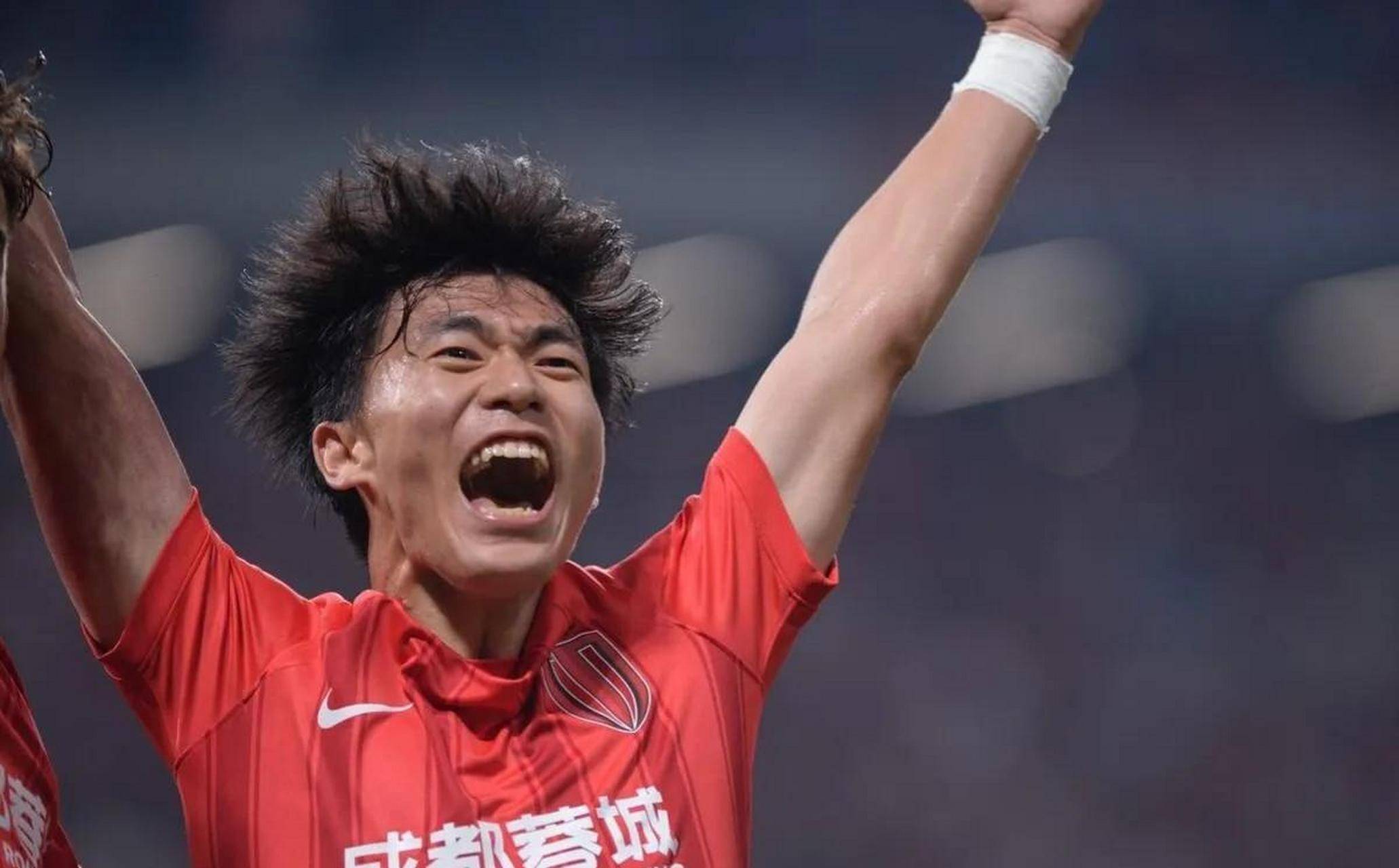 极具潜力的年轻球员崭露头角,能否成为球队核心?,气势如虹 极具潜力的年轻球员崭露头角,能否成为球队核心?,气势如虹