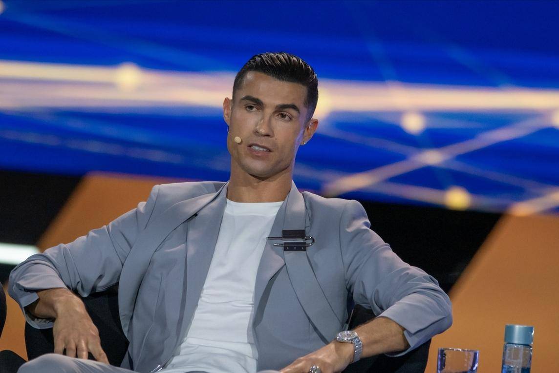 天王再现!C罗突破纪录,蝉联金球奖,稳步上升 天王再现!C罗突破纪录,蝉联金球奖,稳步上升