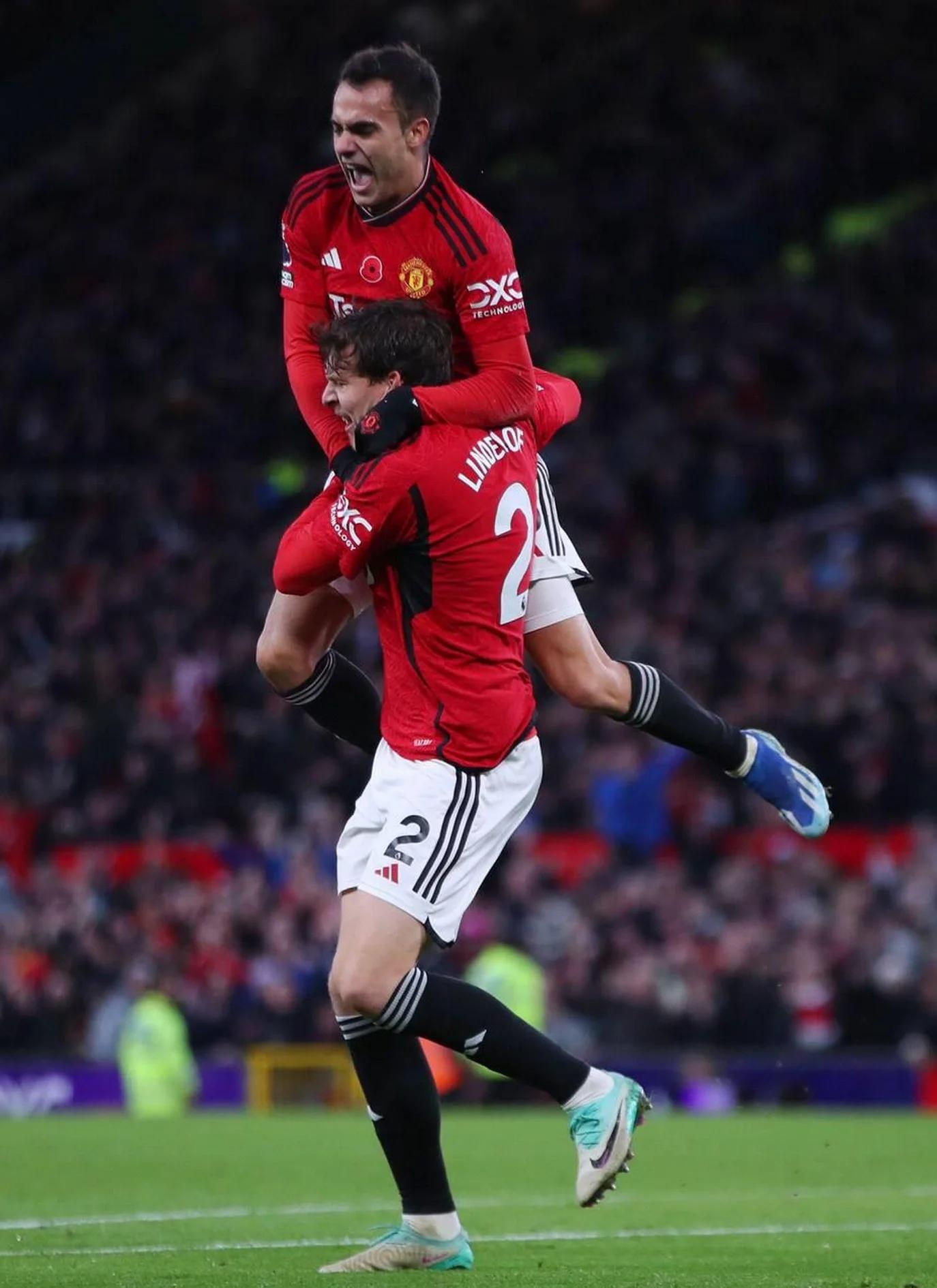 关于曼联客场击败对手,全取三分,表现亮眼的信息 关于曼联客场击败对手,全取三分,表现亮眼的信息