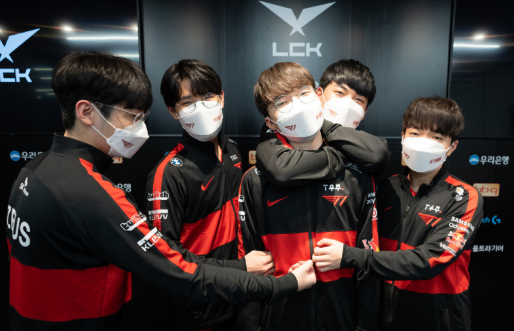 RNG碾压TL,Zeus打出惊人五杀强强对话成都决赛之夜,点燃全场激情 RNG碾压TL,Zeus打出惊人五杀强强对话成都决赛之夜,点燃全场激情