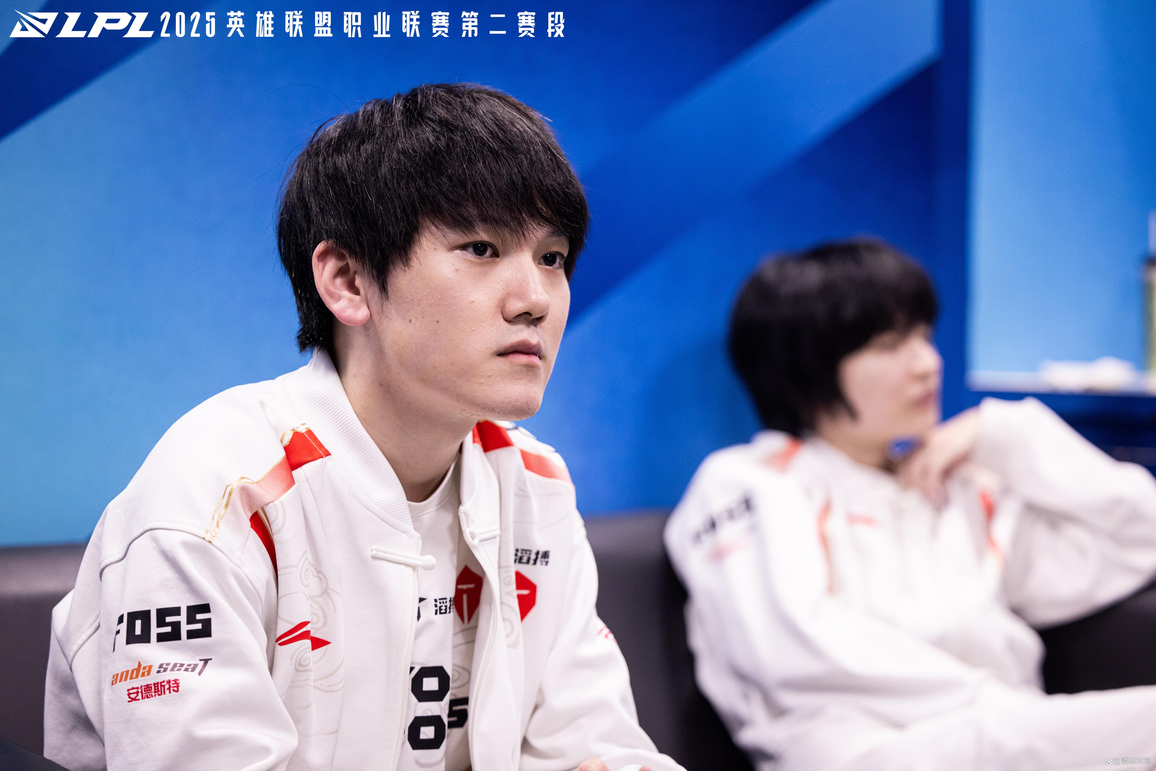 G2力克TES，Chovy操刀奇招英雄翻盘强强对话四强赛，引爆全场热议的简单介绍