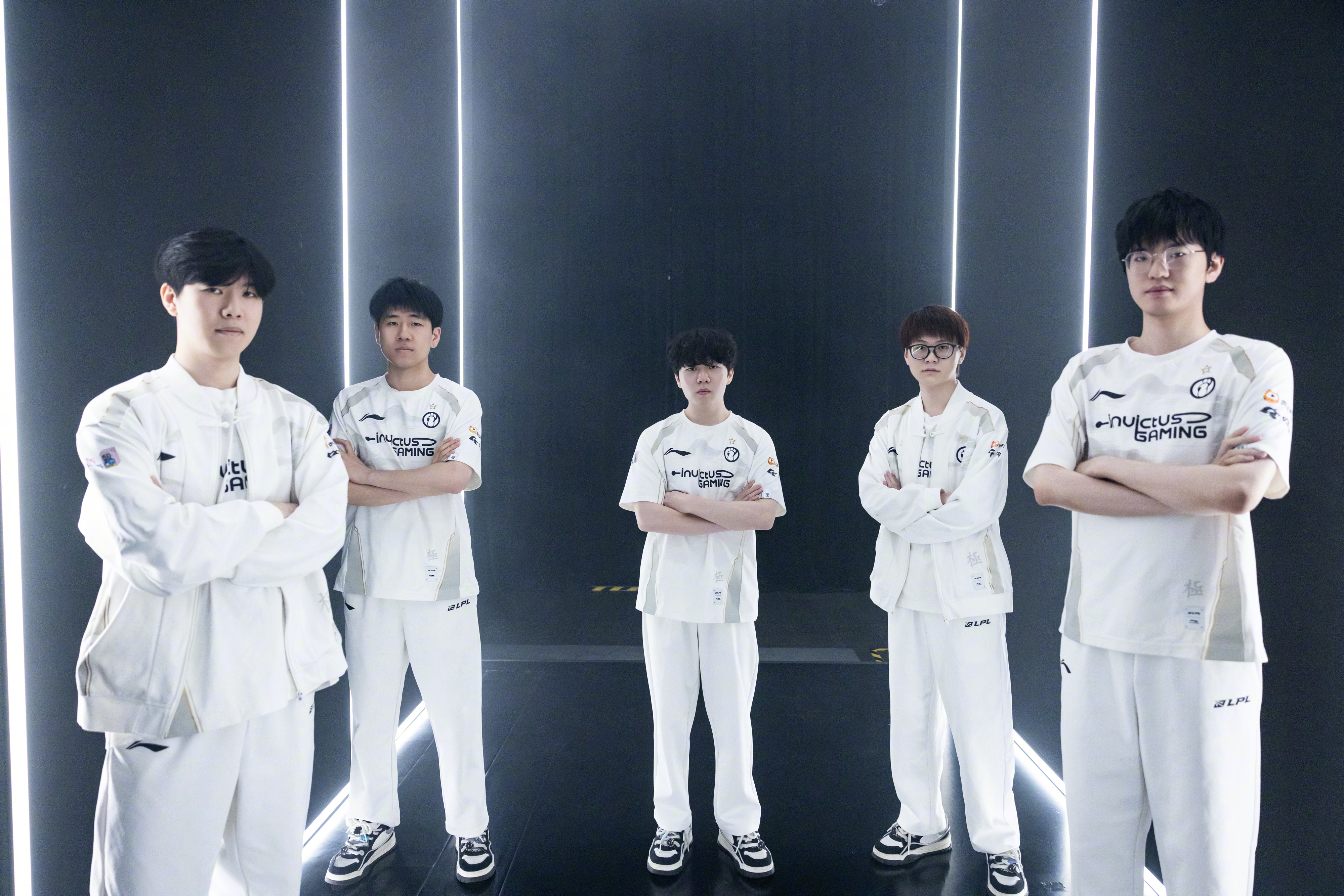 BLG险胜CLG，Uzi团战一打五宿敌对决全球总决赛，强势挺进下一轮