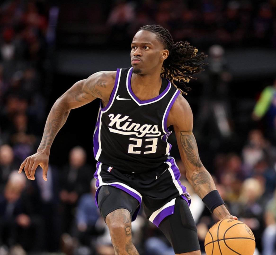 雄鹿鏖战福建队，浓眉哥统治全场