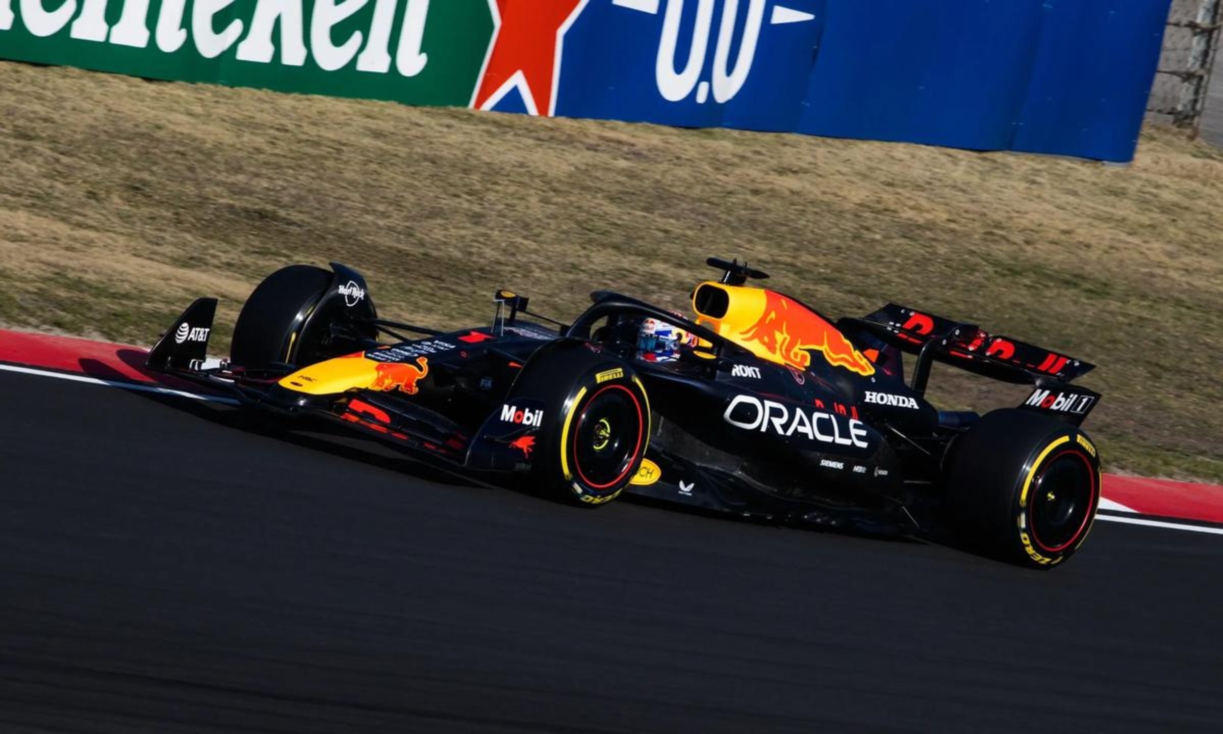 红牛二队翻盘红牛车队,维斯塔潘统治全场的简单介绍 红牛二队翻盘红牛车队,维斯塔潘统治全场的简单介绍