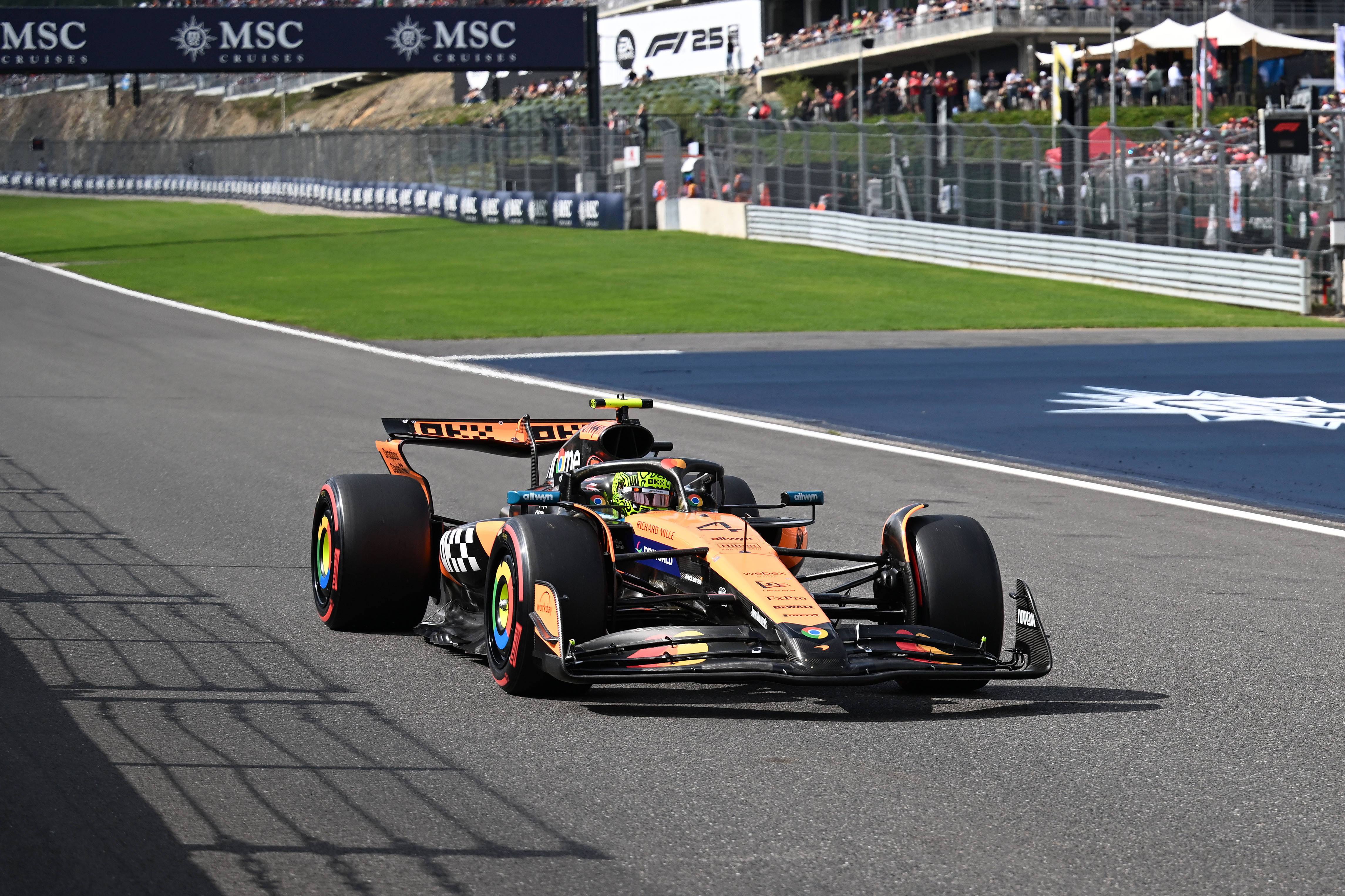 迈凯伦横扫阿斯顿马丁，勒克莱尔统治全场