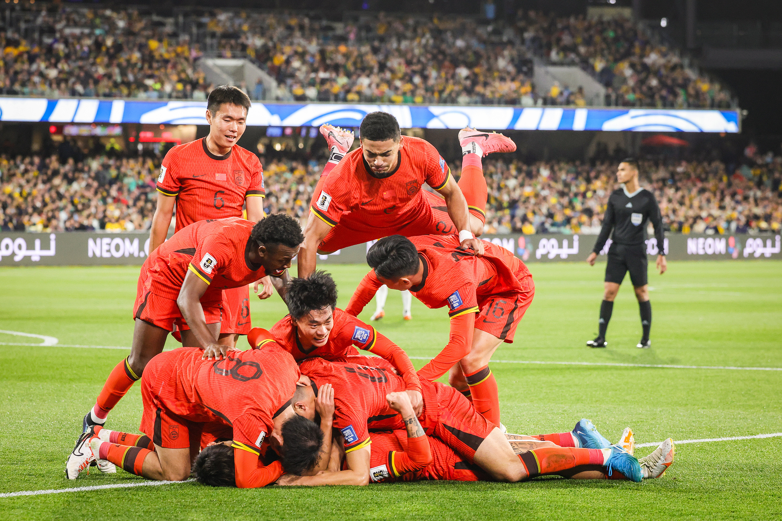 奥地利队碾压中国队,马龙点燃赛场 奥地利队碾压中国队,马龙点燃赛场